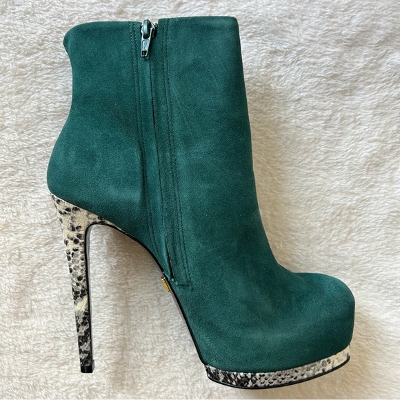 Pour La Victoire Green Suede Booties - Picture 3 of 8